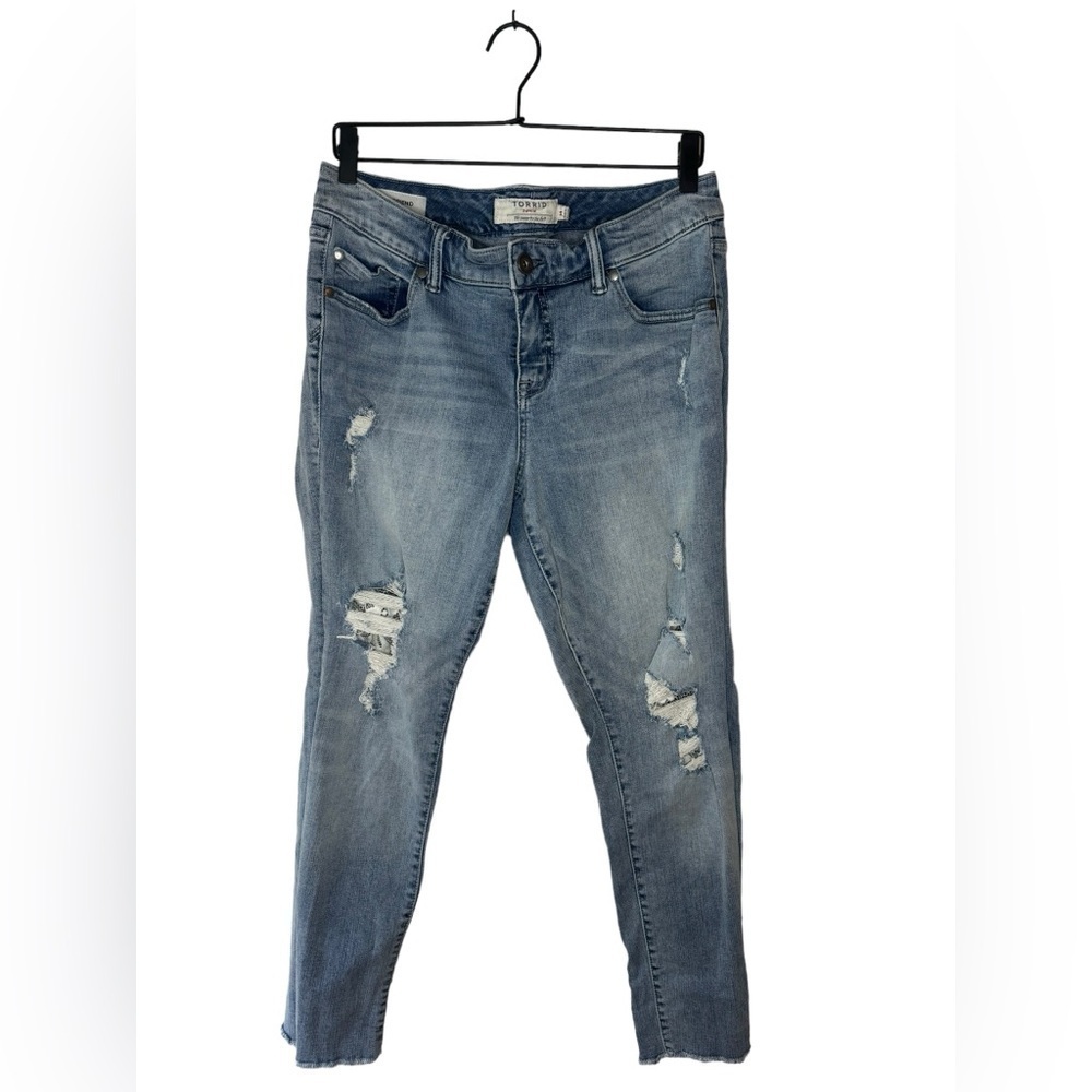 Torrid Distressed Raw Hem Lace Boyfriend Jeans Light Wash Size 14